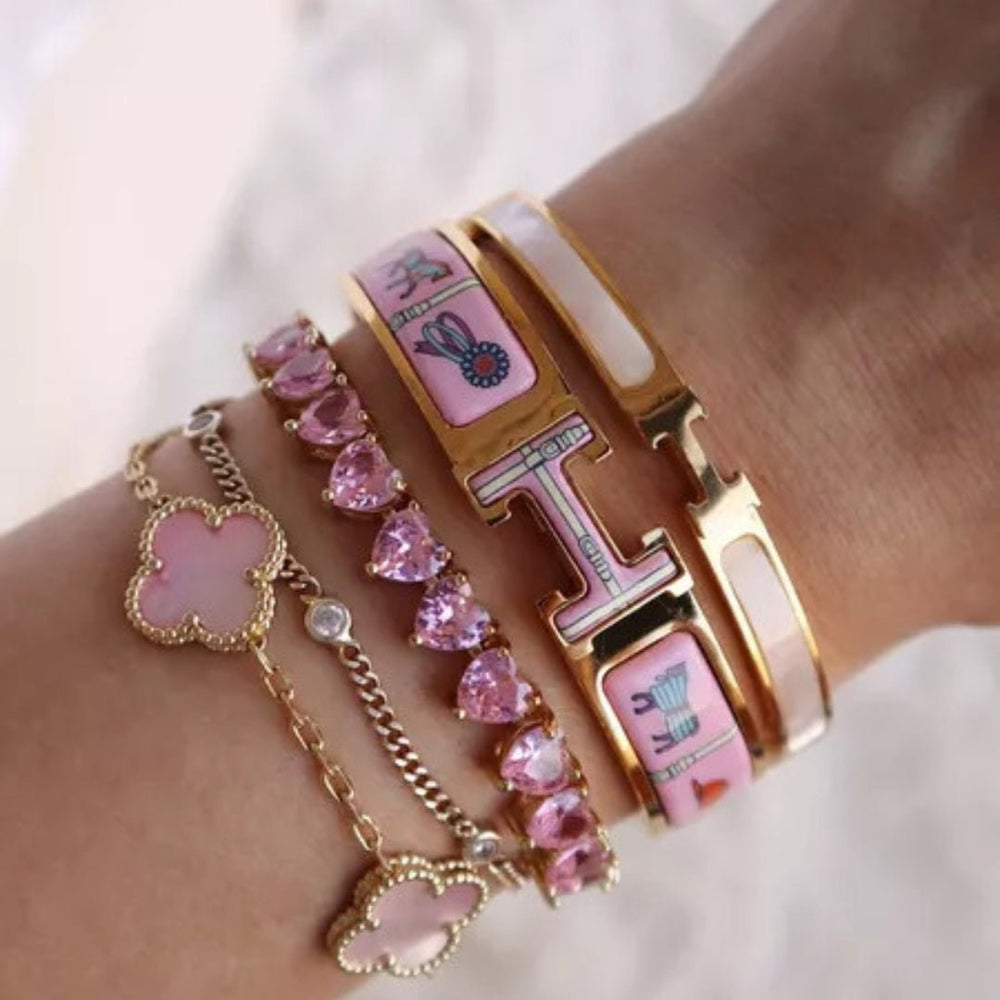 Armband með rósahjartalínu