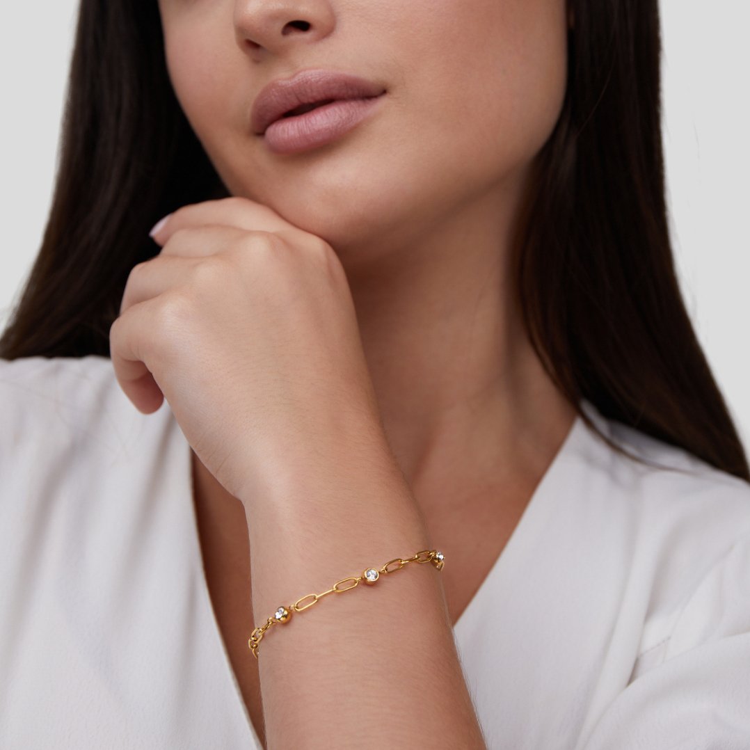 Monica armband með kristöllum og gullkeðju